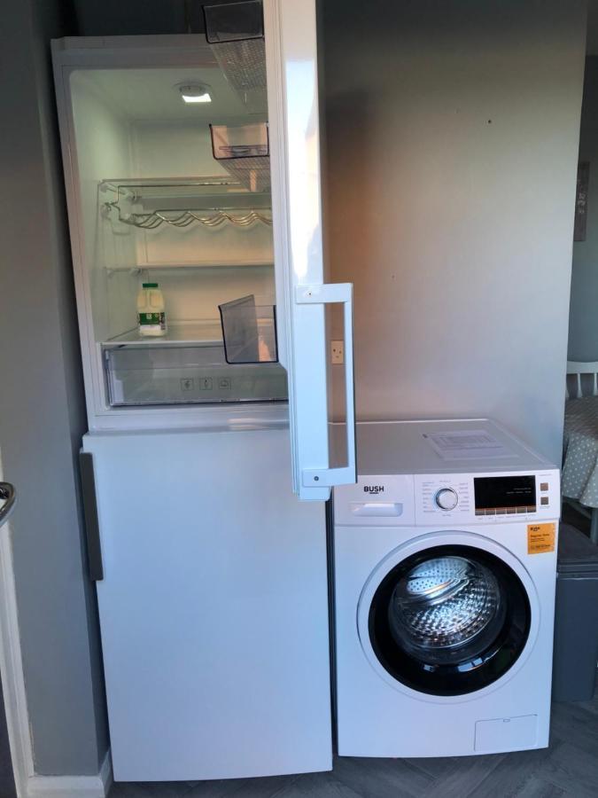 Number One - Fully Equipped Self Catering Four Bedroom House Next To Dunedin, 15 Mins To Spurn, 20 Mins To Saltend, 12 Mins To Easington Patrington Екстер'єр фото